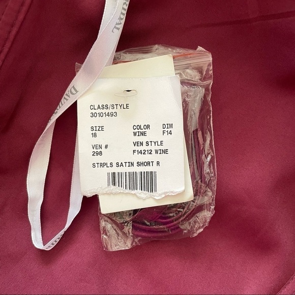 NWT David’s Bridal Short Pleated Satin Strapless Dress Style F14212 Wine Size 18 - Picture 10 of 15